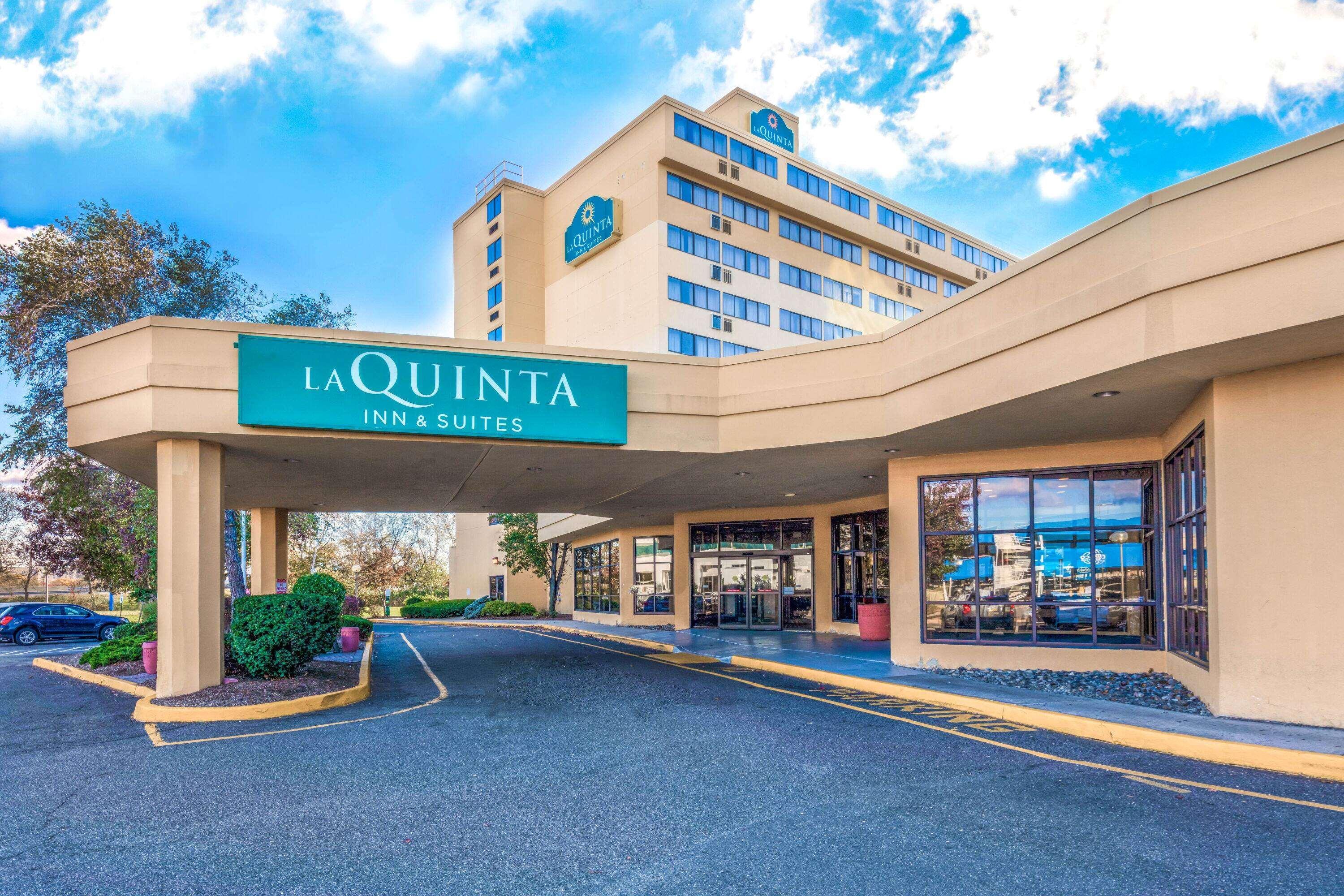 La Quinta By Wyndham Secaucus Meadowlands Hotel Exterior foto