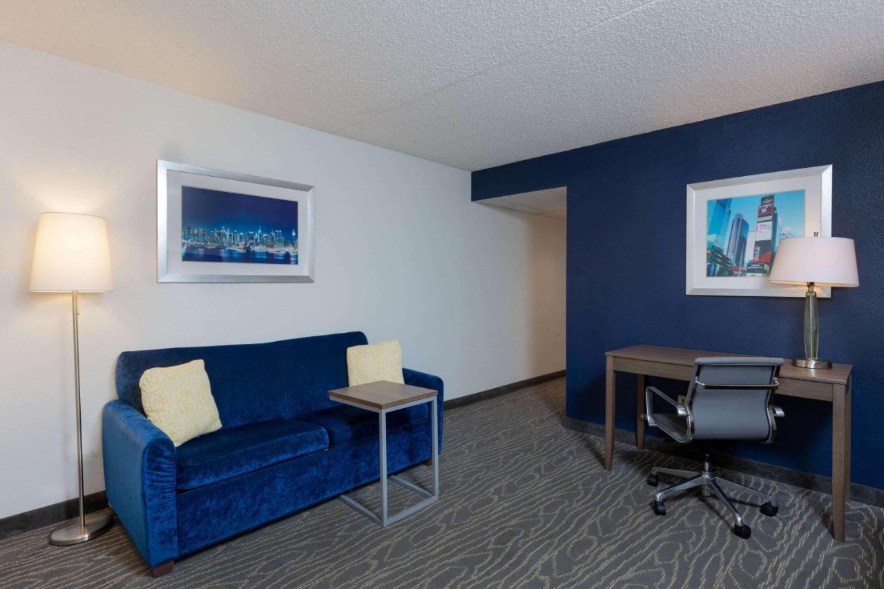 La Quinta By Wyndham Secaucus Meadowlands Hotel Exterior foto